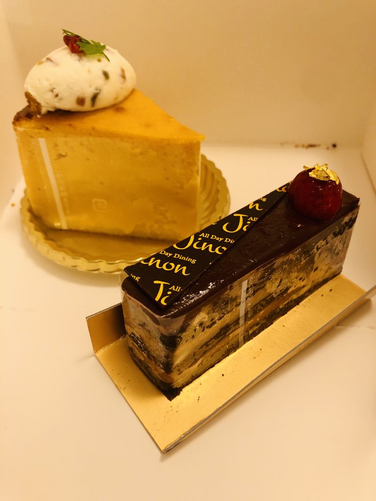 ホテル1階で購入したケーキ