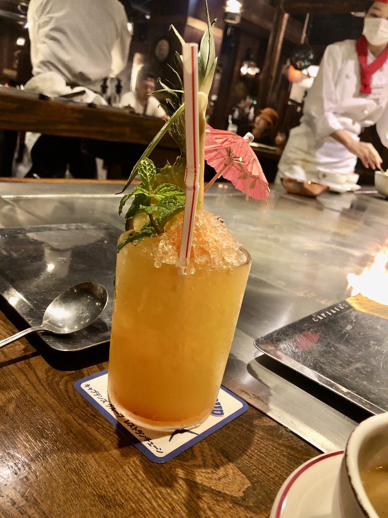 鉄板焼き店で飲んだトロピカルカクテル