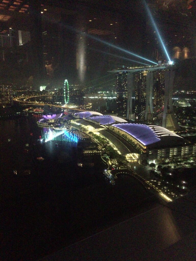 Level 33から見たマリーナベイサンズの夜景