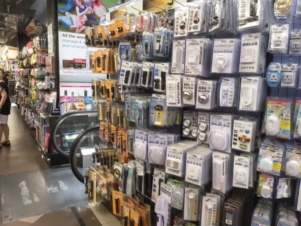ムスタファセンター店内の電化製品売り場