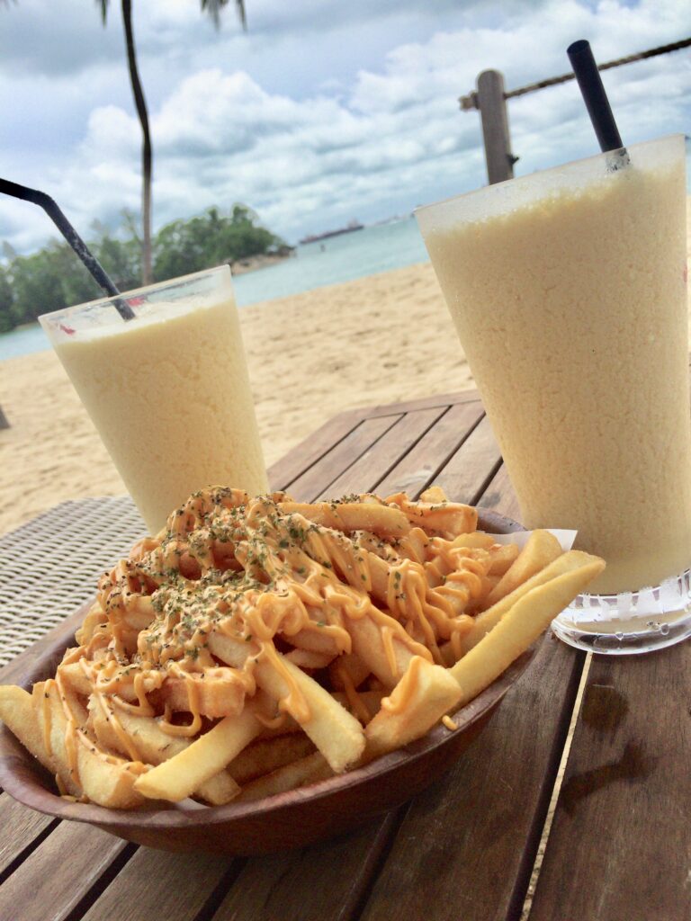 セントーサ島のビーチクラブで飲んだトロピカルドリンク
